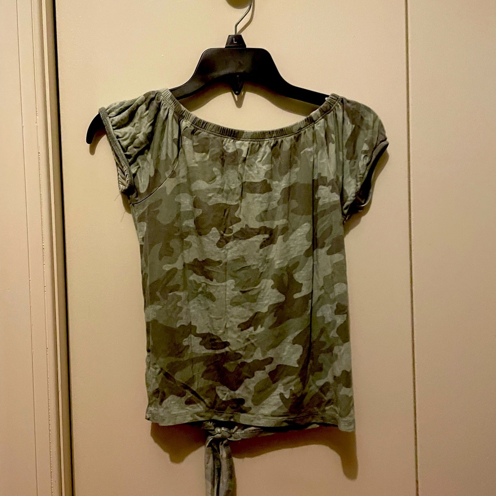 Justice — Girls Size 8 capped sleeved button down top- Camo